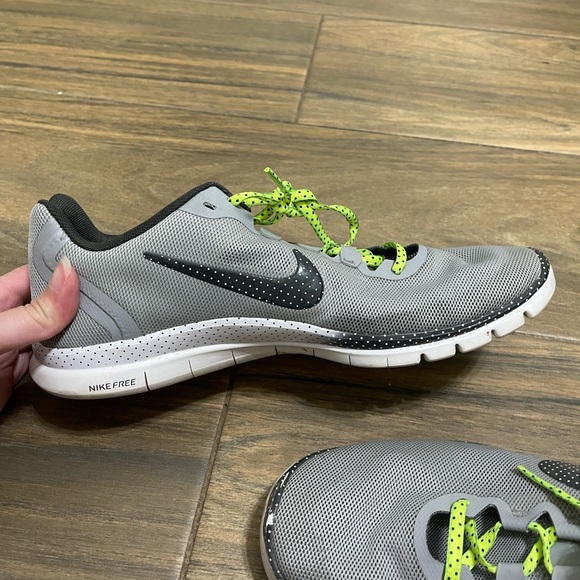 Women’s Nike - Picture 4 of 6